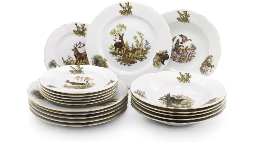 obrazek 1 Stylowy 18-elementowy komplet talerzy z porcelany zdobiony motywami myśliwskimi – Leander