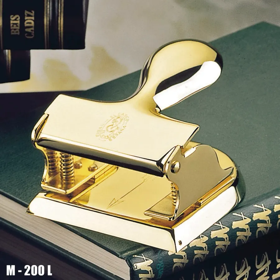 picture 5 Desk set for a VIP