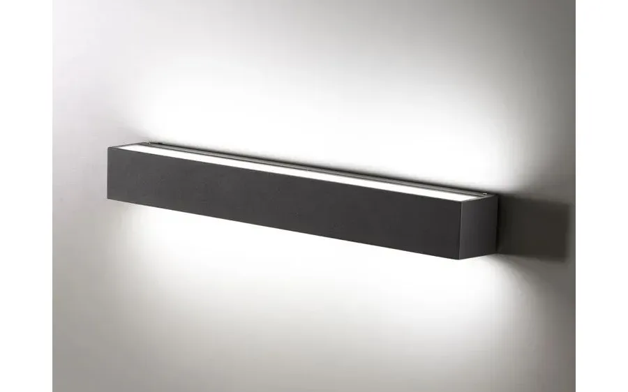 obrazek 1 Solidna włoska lampa ścienna z serii Slat