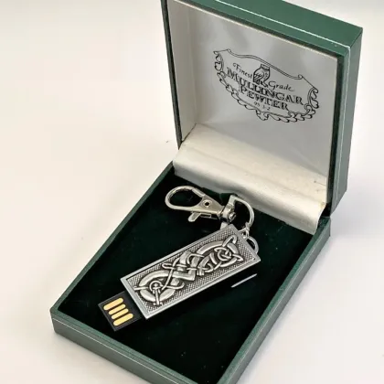 Picture Keychain - 32 GB USB pendrive with Celtic decoration