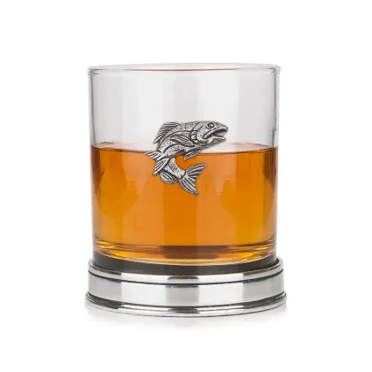 Zdjęcie Niepowtarzalna szklanka do whisky z łososiem w kolorze miedzianym – prezent dla wędkarza