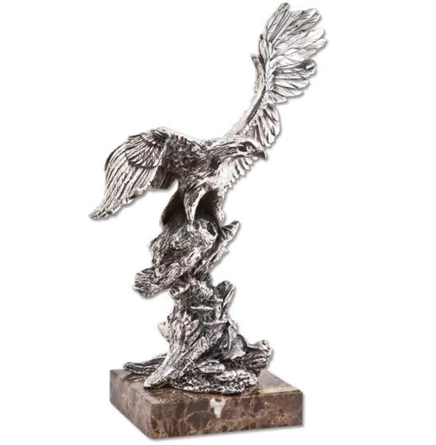 obrazek 1 Zjawiskowa statua orła spoczywającego na pniu