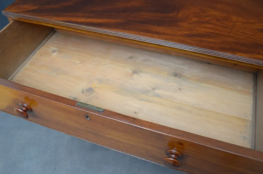 obrazek 7 Prosta i elegancka komoda George IV z mahoniu - antyk