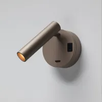 Zdjęcie Stylowy kinkiet Betu z USB w kolorze piaskowym