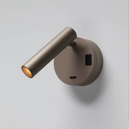 Zdjęcie Stylowy kinkiet Betu z USB w kolorze piaskowym