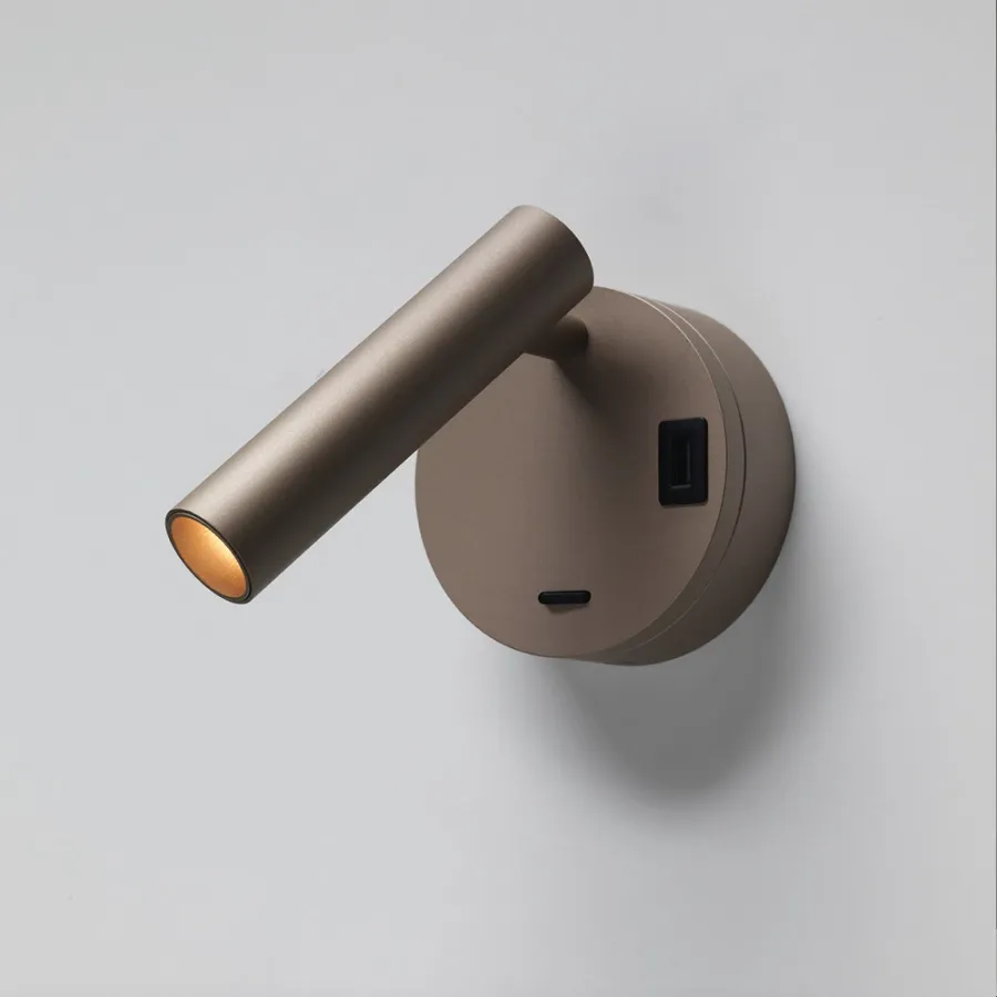 obrazek 1 Stylowy kinkiet Betu z USB w kolorze piaskowym