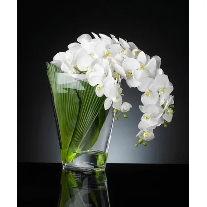 Picture A classic composition in a glass vase by VG