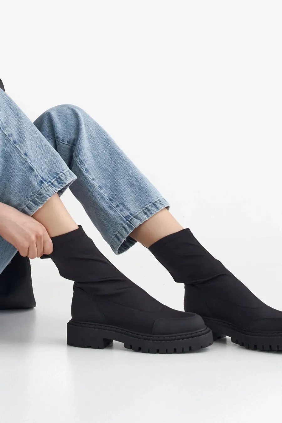 obrazek 1 Estro: Czarne wsuwane botki damskie z elastyczną cholewką