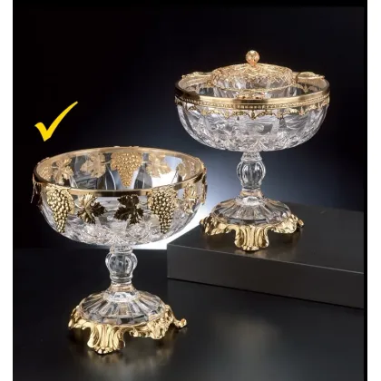 Picture A decorative bowl on a leg from the Grape collection