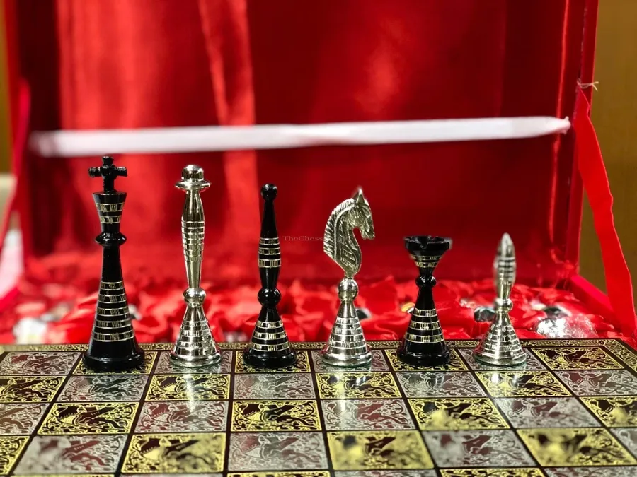 obrazek 7 Ekskluzywna plansza + figury szachowe z serii Palm Art - The Chess Empire