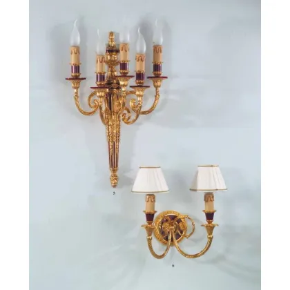 Zdjęcie Piękna lampa ścienna z pozłacanego brązu