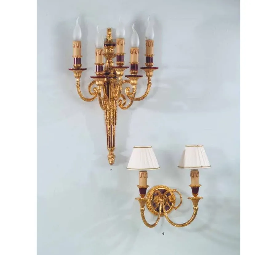 obrazek 1 Piękna lampa ścienna z pozłacanego brązu