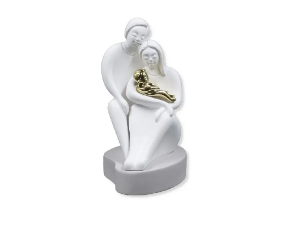 picture 1 A stylish sculpture depicting a family