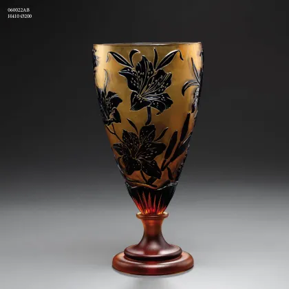 Zdjęcie Wystawny ręcznie zdobiony kielich z włoch