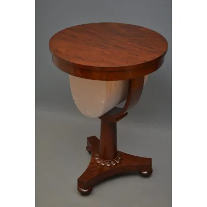 Zdjęcie Najwyższej jakości, mahoniowy stół roboczy William IV, z okrągłym blatem z pojedynczą szufladą do fryzu i torbą do szycia