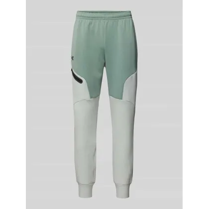 Zdjęcie Spodnie dresowe o kroju relaxed fit z nadrukiem z logo model ‘Unstoppable’