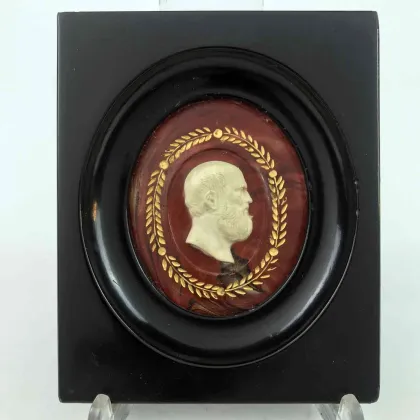 Picture Miniature with the philosopher's profile in white marble with Scagliola in the background