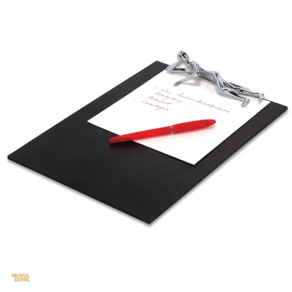 Zdjęcie Designerski clipboard na dokumenty - człowiek