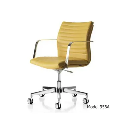 Picture Stylish and chic office chair