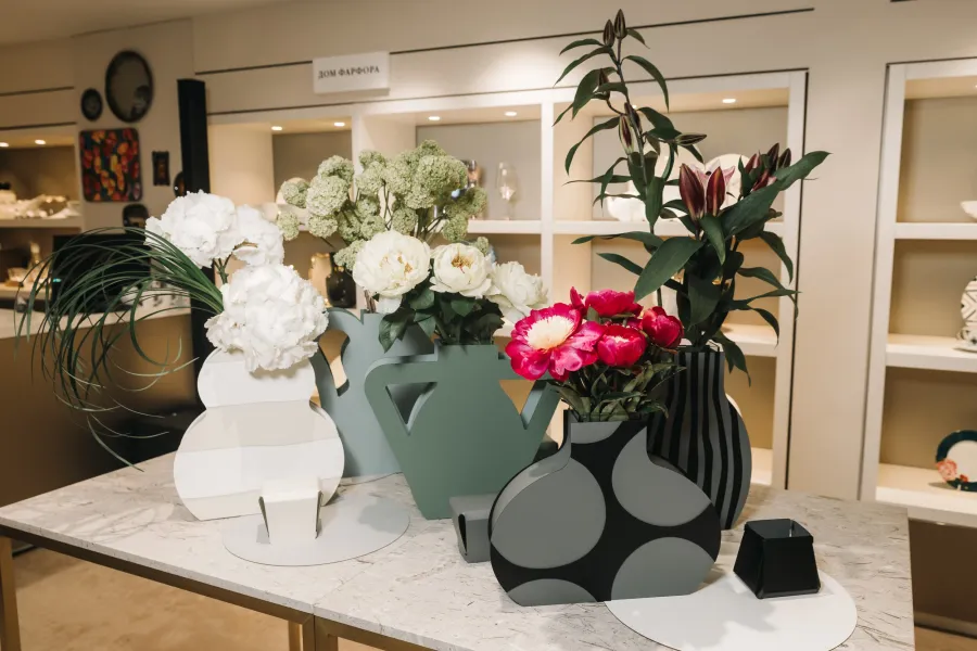 obrazek 4 Skórzany wazon Otto 9x41xH44 cm w oryginalnym kolorze eukaliptusa