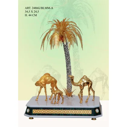Zdjęcie Piękna statuetka z rodziną wielbłądzią
