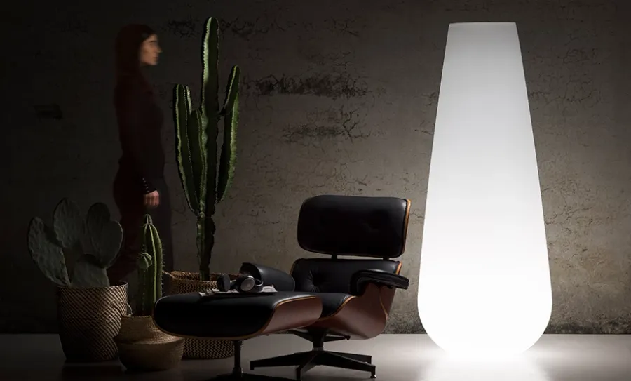 obrazek 2 Designerski wazon w stylu minimalistycznym do nowoczesnych ogrodów lub wnętrz podświetlany lampą led - Plust