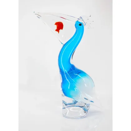 Zdjęcie Ozdobna figurka pelikana z rybą w solidnym szkle Murano