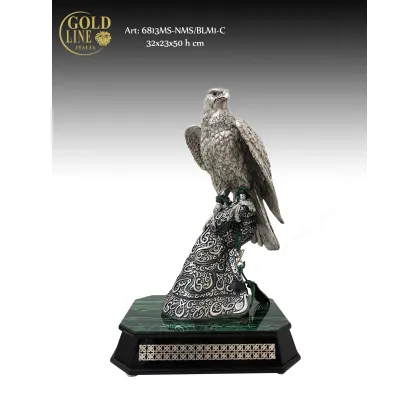 Zdjęcie Elegancka figura orzeł na podstawie