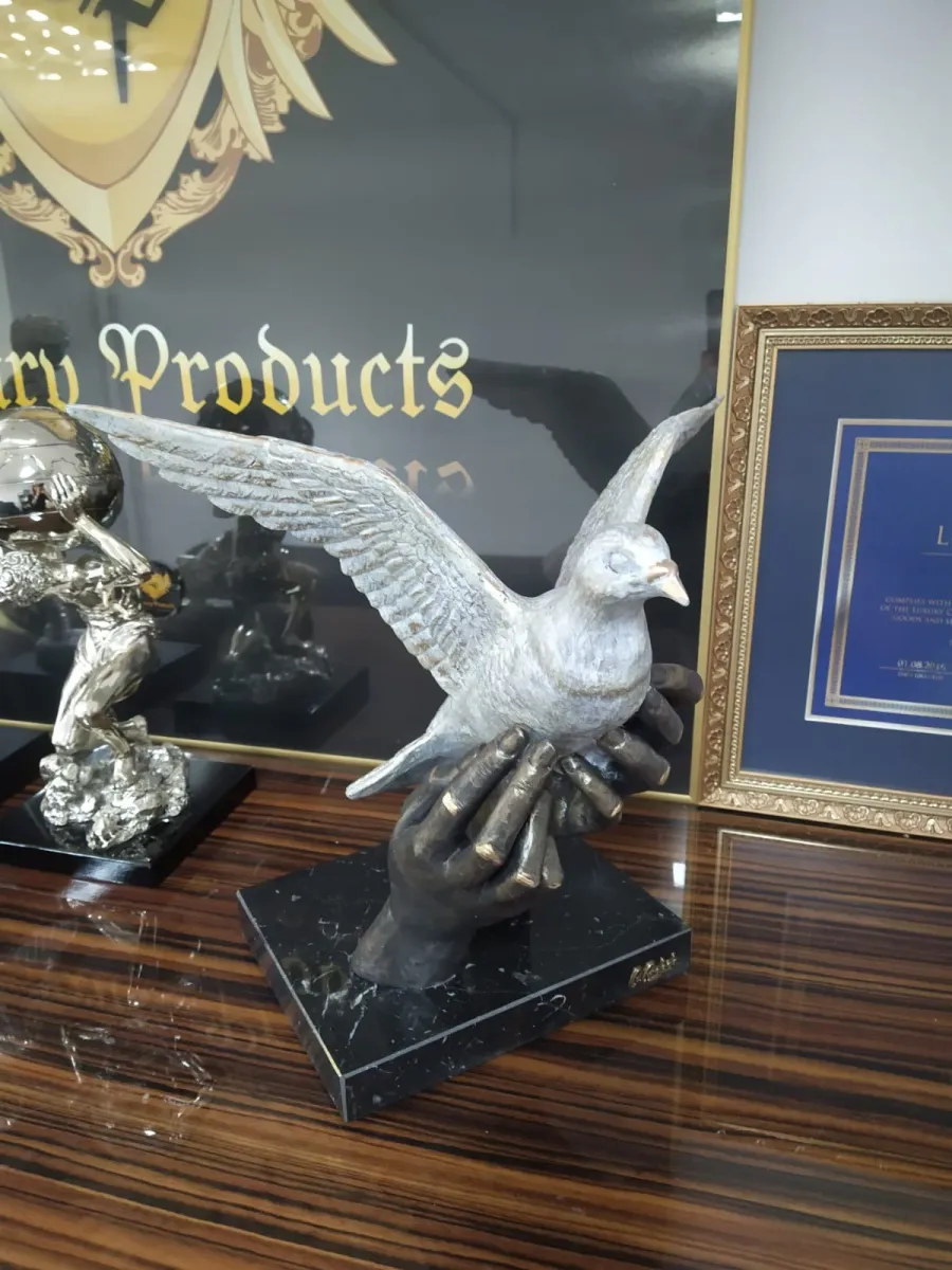 picture 5 White dove - a symbol of freedom and peace