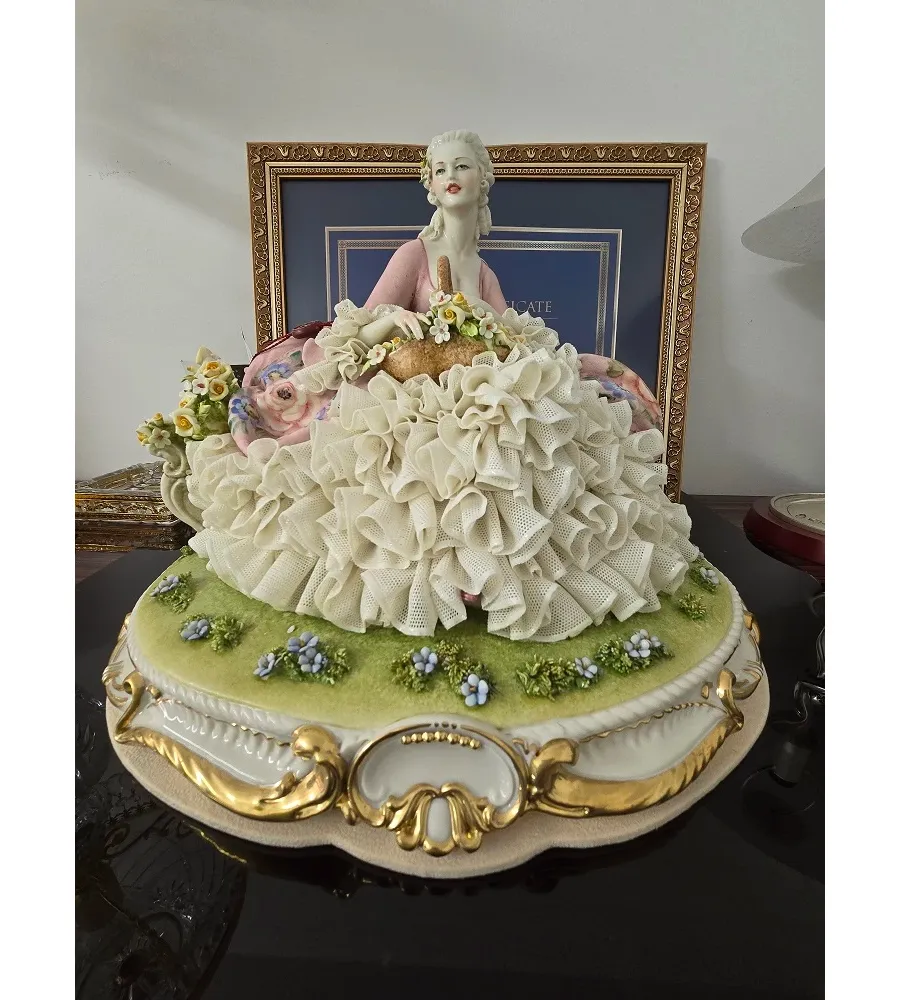 obrazek 4 Włoska porcelana - figurka kobiety