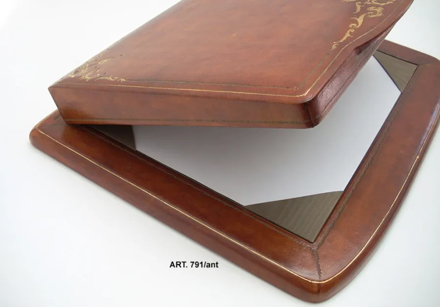 picture 2 Compact Renaissance-style desk set