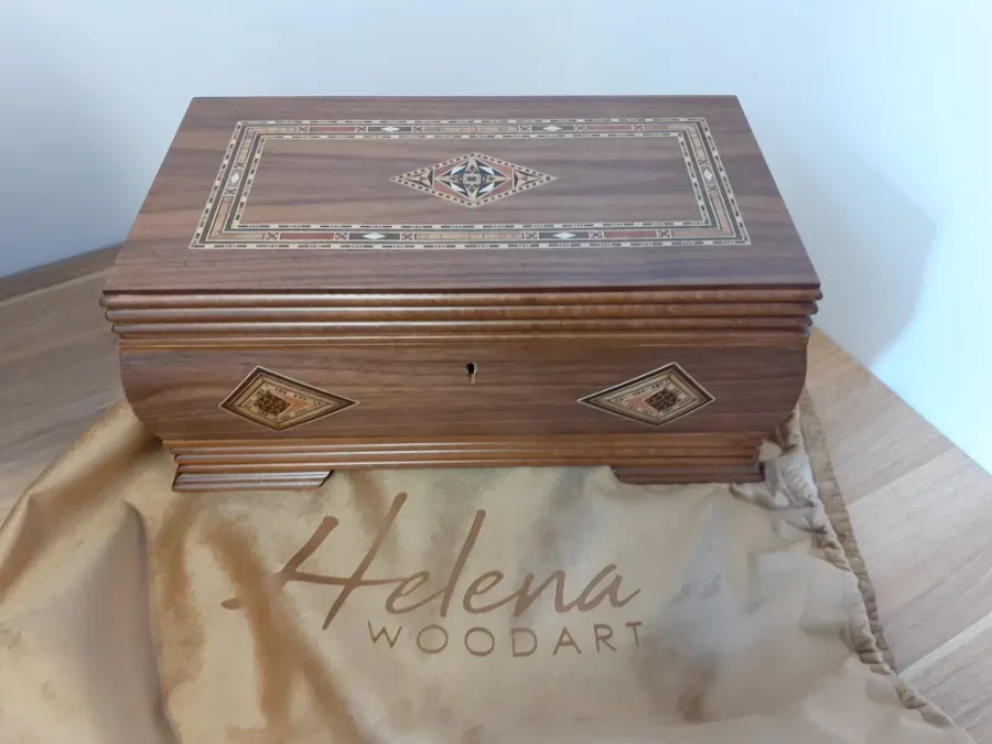 obrazek 6 Niecodzienny drewniany kufer na różne drobiazgi - Helena Woodart