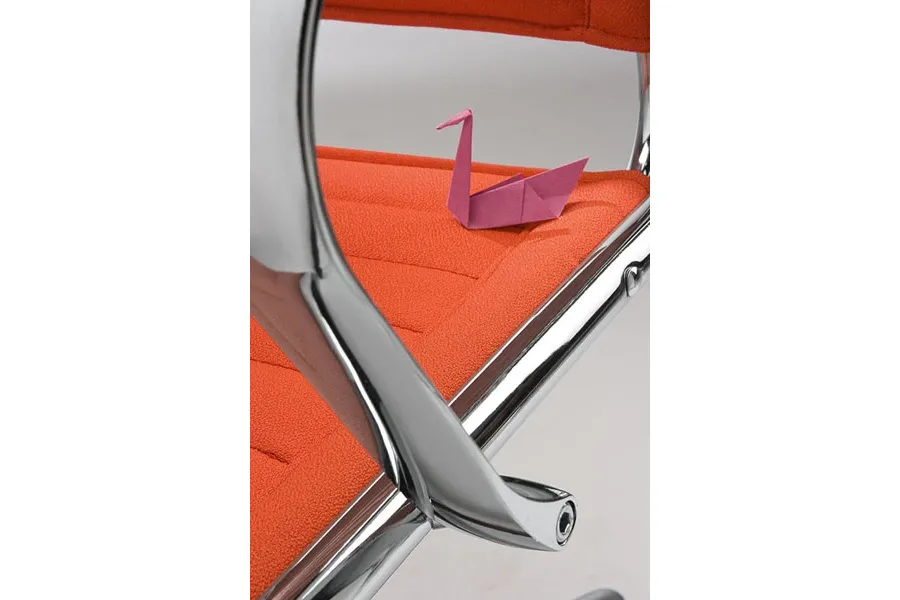 picture 7 Leather office armchair in juicy colors