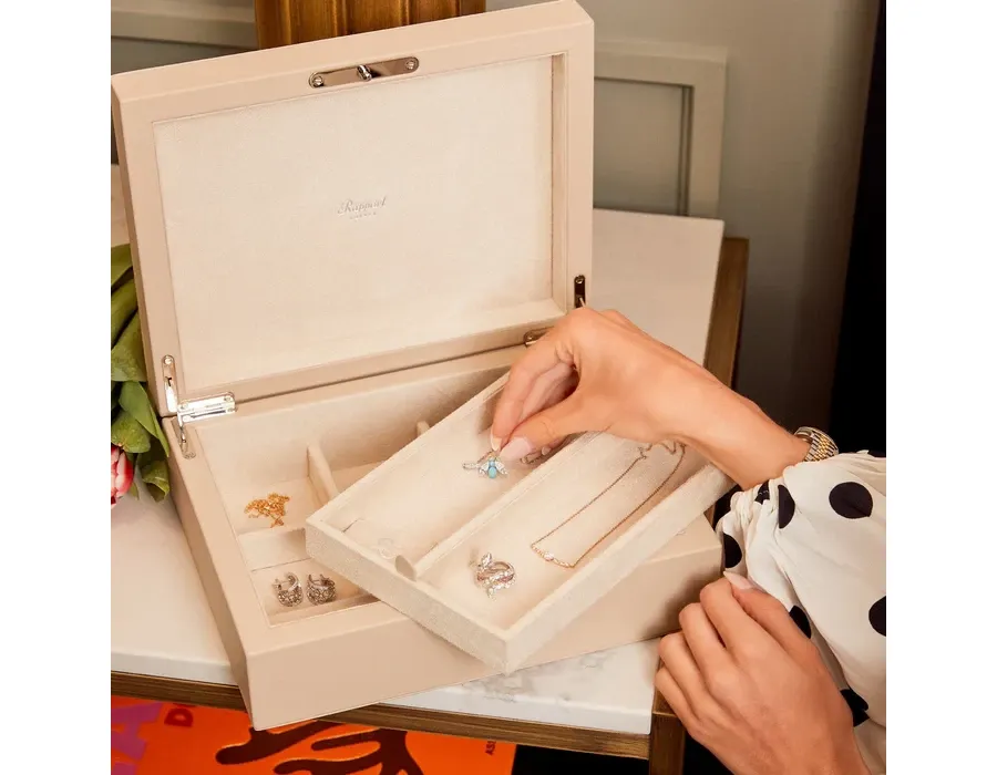 obrazek 3 Beżowe pudełko na biżuterię