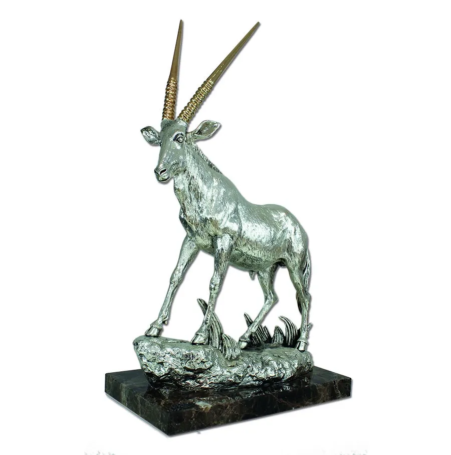 obrazek 1 Fantastyczna figurka oryksa jako oryginalna dekoracja