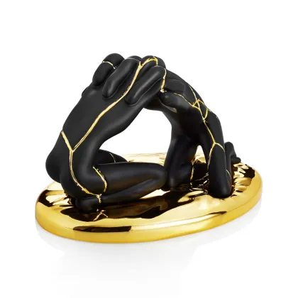 Zdjęcie Oryginalna rzeźba przedstawiająca uścisk