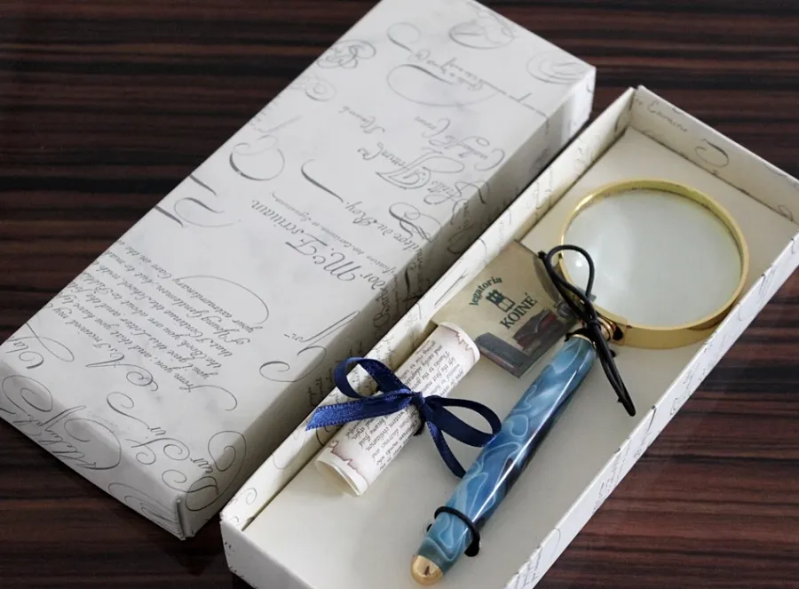 picture 6 Stylish Italian magnifying glass
