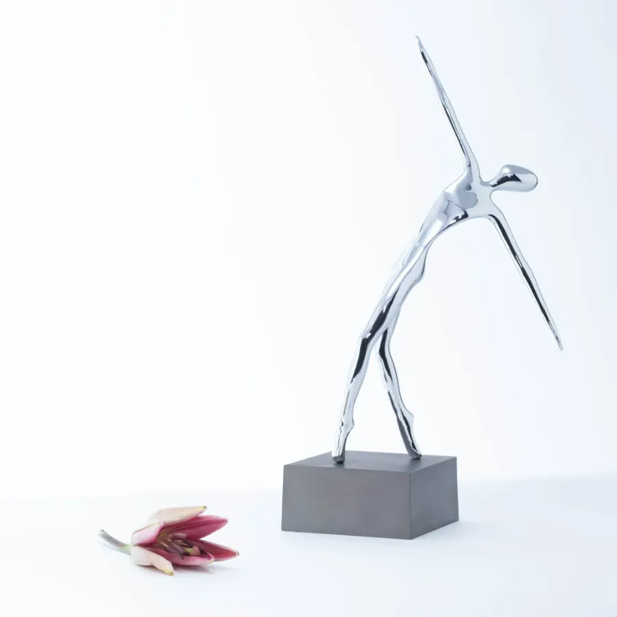 obrazek 1 Piękna figurka z mosiądzu na stół