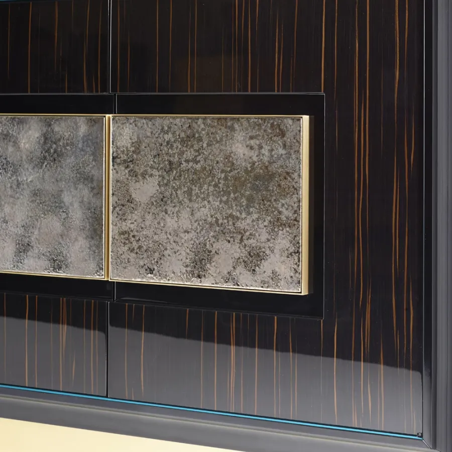 obrazek 1 Genialna drewniana trzydrzwiowa komoda H.80xL.168xP.50 cm