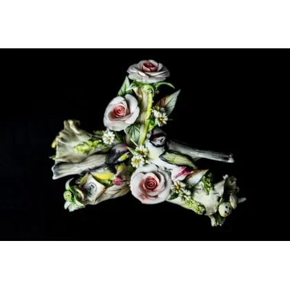 Zdjęcie Urokliwa porcelanowa figurka do salonu