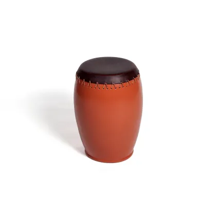 Zdjęcie Stylowy włoski stolik / siedzisko ze skóry