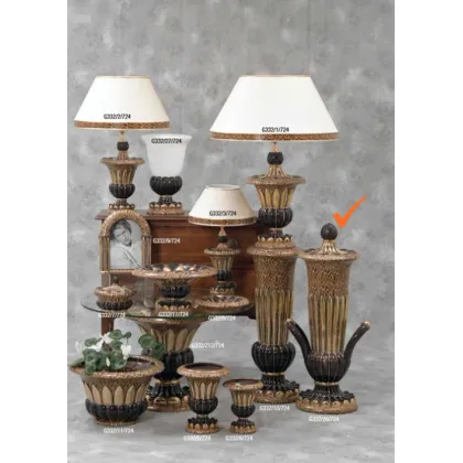 Zdjęcie Duży interesujący ceramiczny wazon