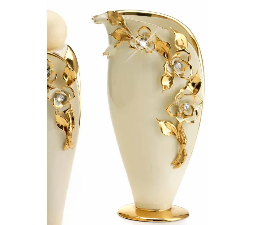 obrazek 2 Zjawiskowy wazon zdobiony ceramicznymi różyczkami o złotych liściach