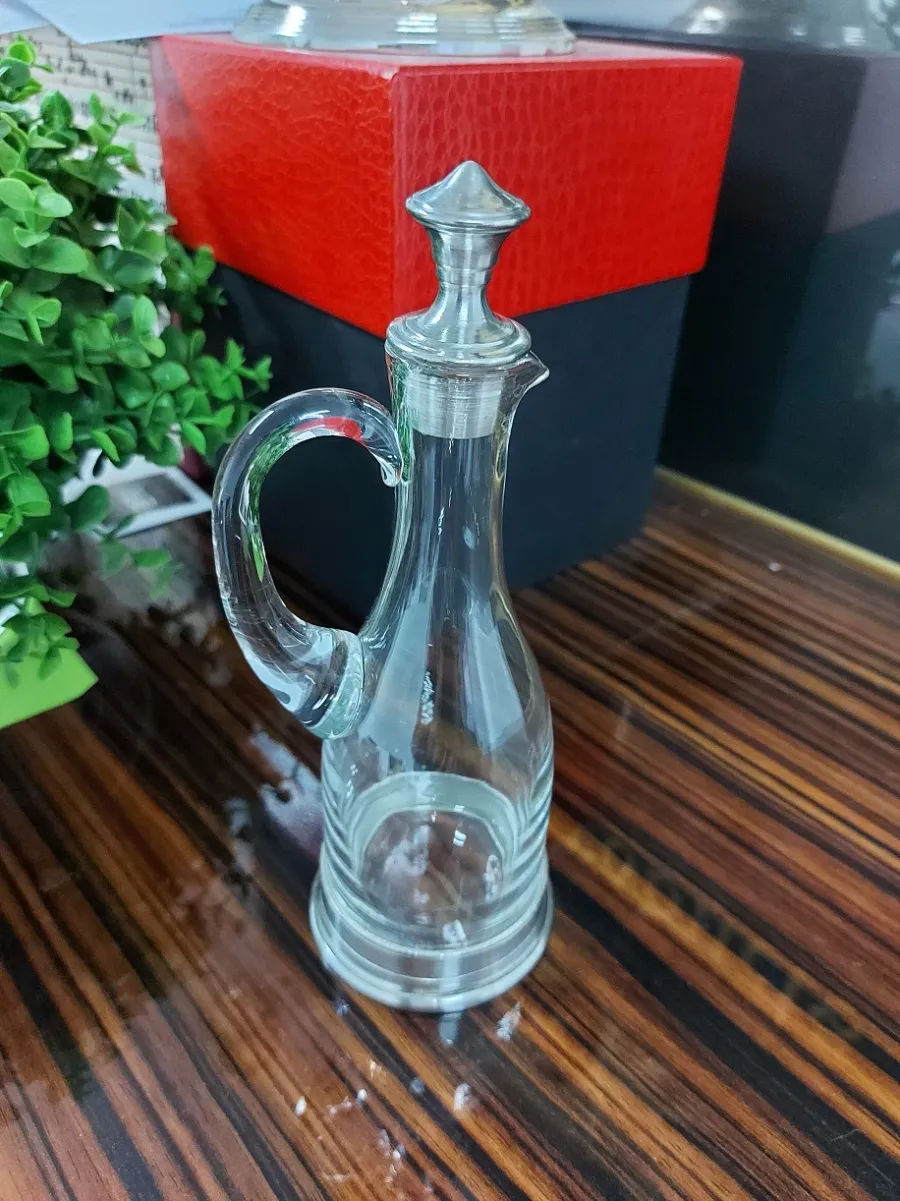obrazek 3 Fantastyczny pojemnik na oliwę z uchwytem