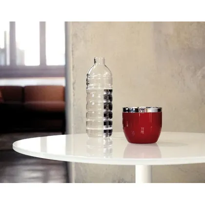 Zdjęcie Piękne szklanki w żywych kolorach, do wina