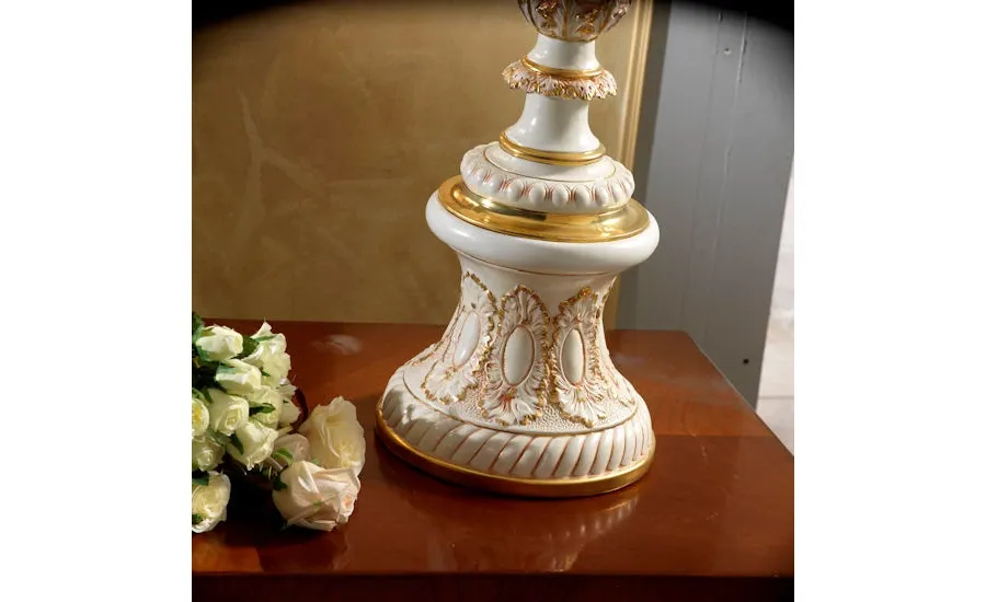 picture 4 Elegant amphora and vase