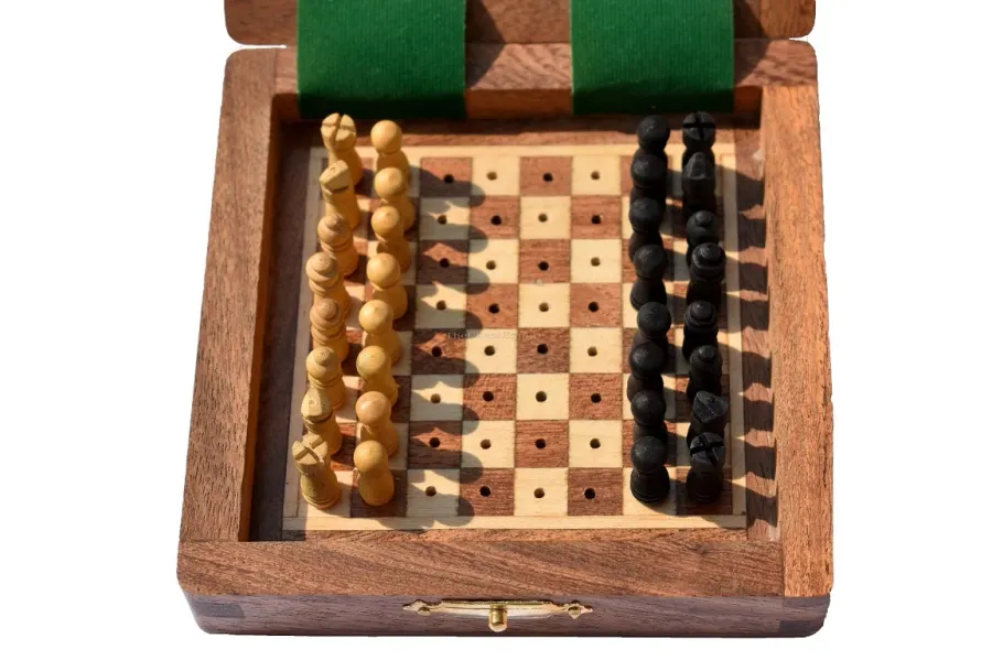 obrazek 3 Piękny komplet drewnianych szachów podróżniczych - The Chess Empire