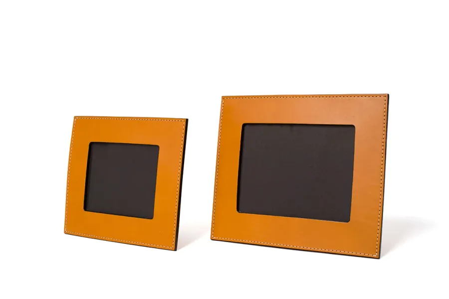 obrazek 1 Skórzana pozioma ramka na zdjęcia 22×19 cm