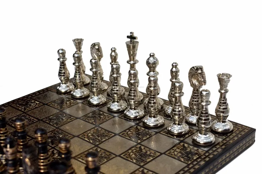 obrazek 4 Stylowy komplet mosiążnych szachów - The Chess Empire