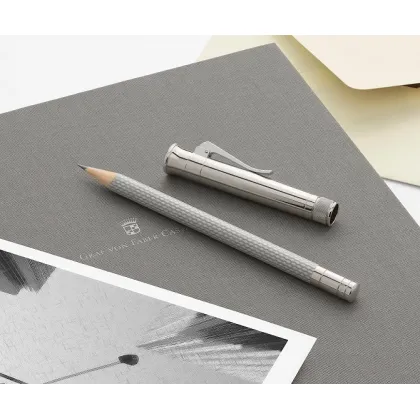 Zdjęcie Piękny ołówek z drzewa cedrowego